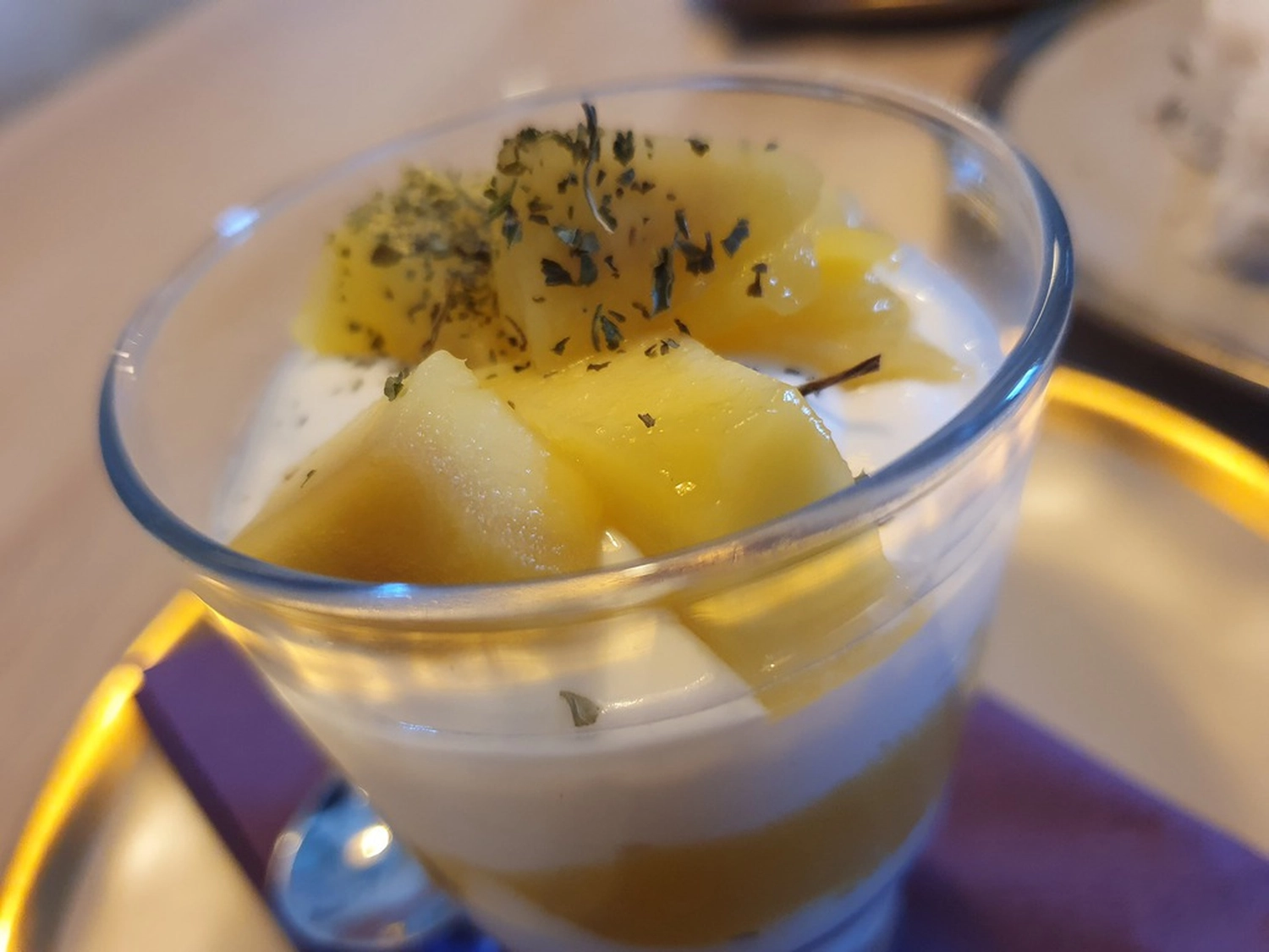 KochBAR Emsdetten – Kochstudio – Dieses Dessert sieht aus wie eine Mango-Panna-Cotta.