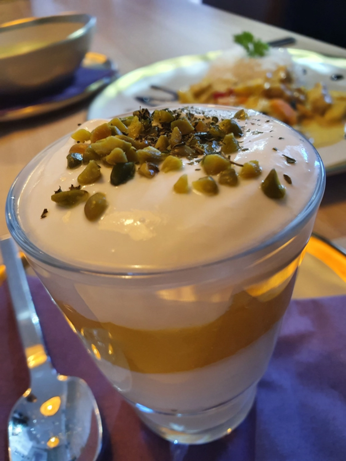 KochBAR Emsdetten – Kochstudio – Dieses Dessert sieht aus wie eine Mango-Panna-Cotta.